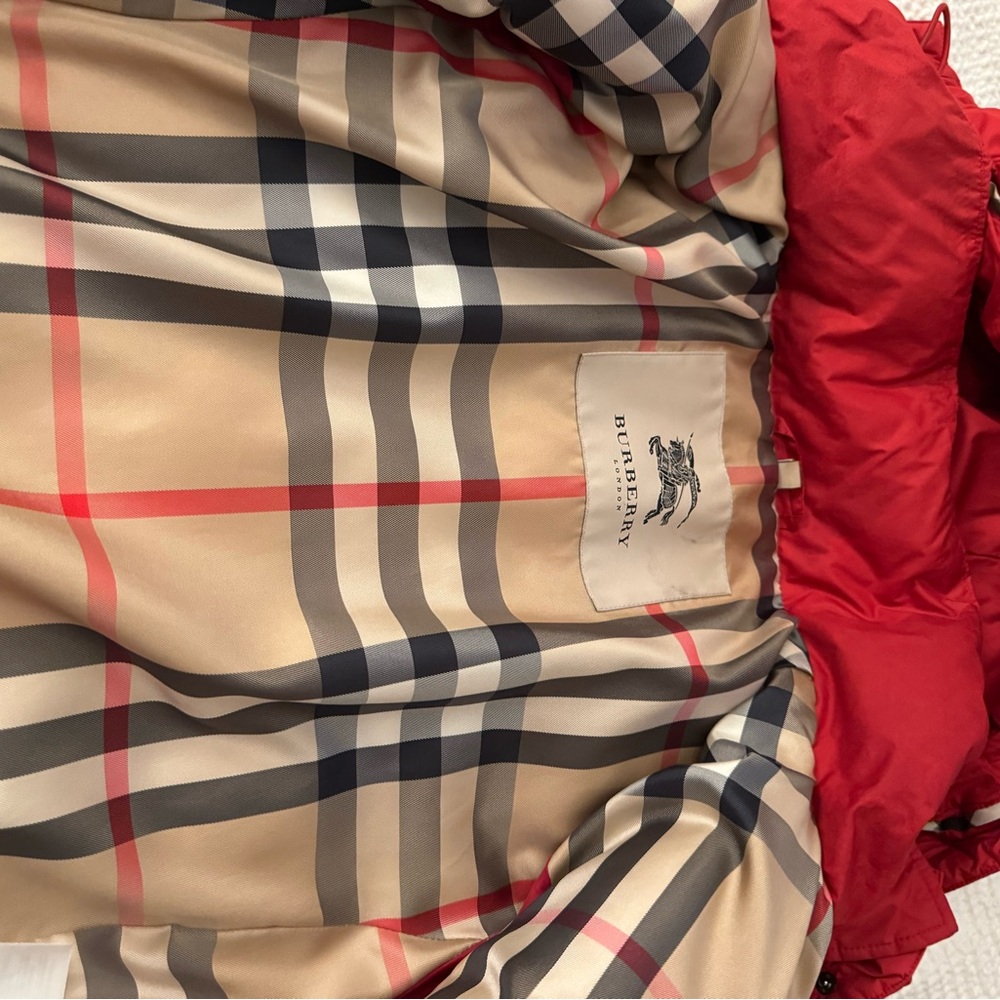 Burberry Red Coat with Iconic Beige Nova Check Lining - Picture 3 of 5